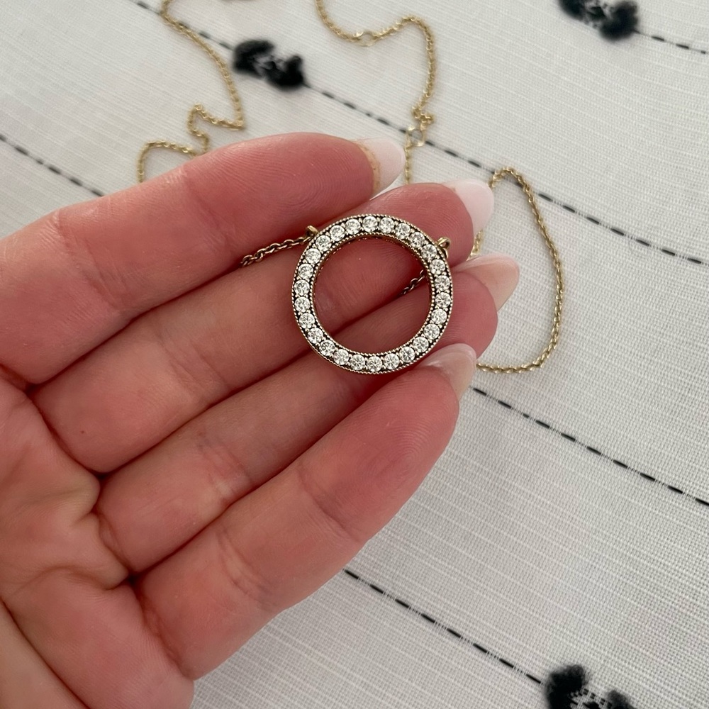 Pandora necklace in gold